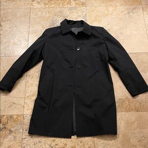 Women’s size 6/8  Black trench coat dressy rain fabric lightly padded shoulders